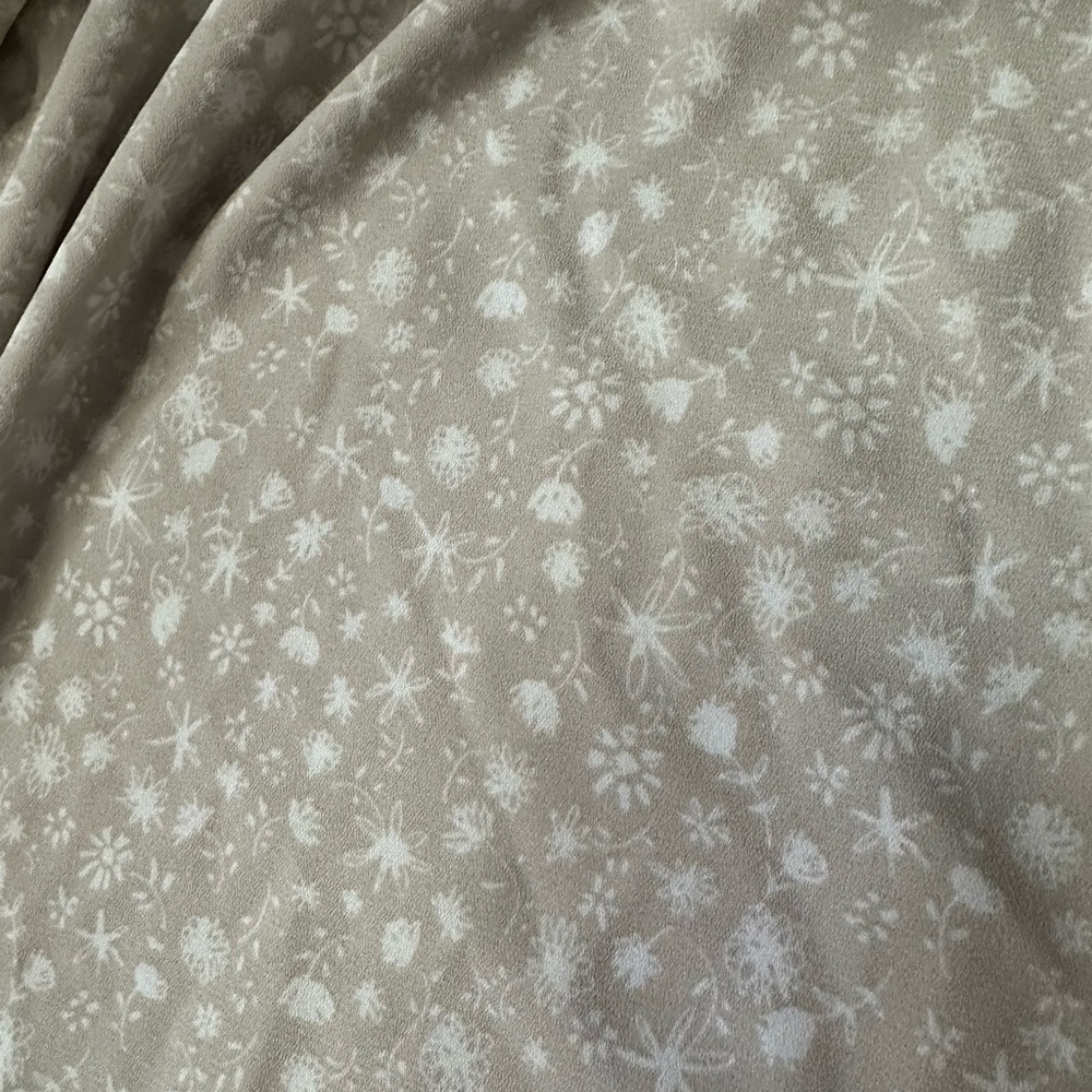 LC Lauren Conrad Cream Floral Blouse - Picture 2 of 5